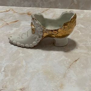Vintage ~ small porcelain Victorian style shoe . Souvenir from Raleigh N.C.